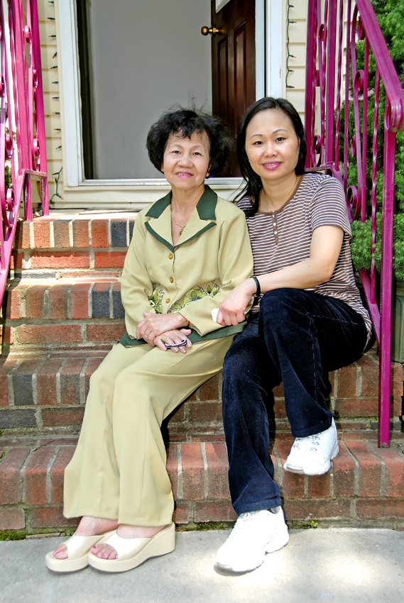 Mom Tuyết and chị Trang
