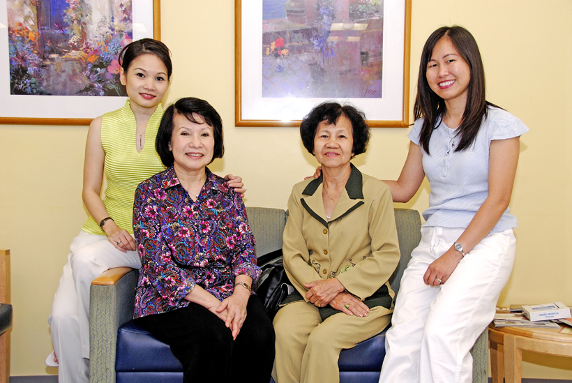 Mom, thím Quảng, Quỳnh Nga & Huyền
