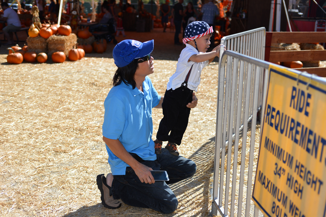 William Quy Bui - Almost 3 years old
Pumpkin Patch
@Westminster Mall
Keywords: Pumpkin;patch;westminster mall;william;fall;thanksgiving