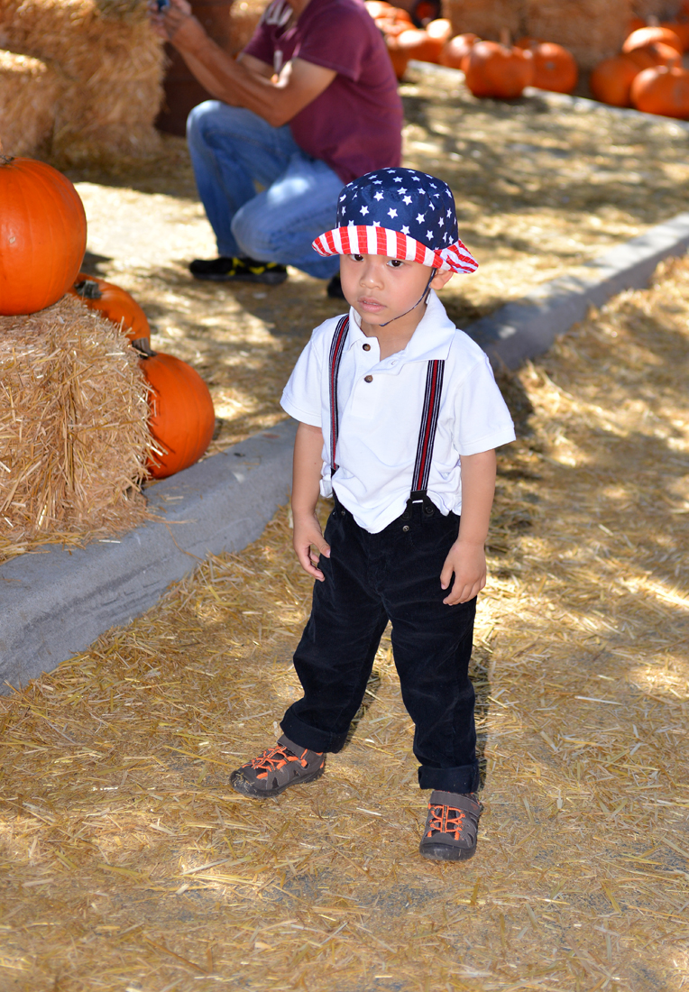 William Quy Bui - Almost 3 years old
Pumpkin Patch
@Westminster Mall
Keywords: Pumpkin;patch;westminster mall;william;fall;thanksgiving