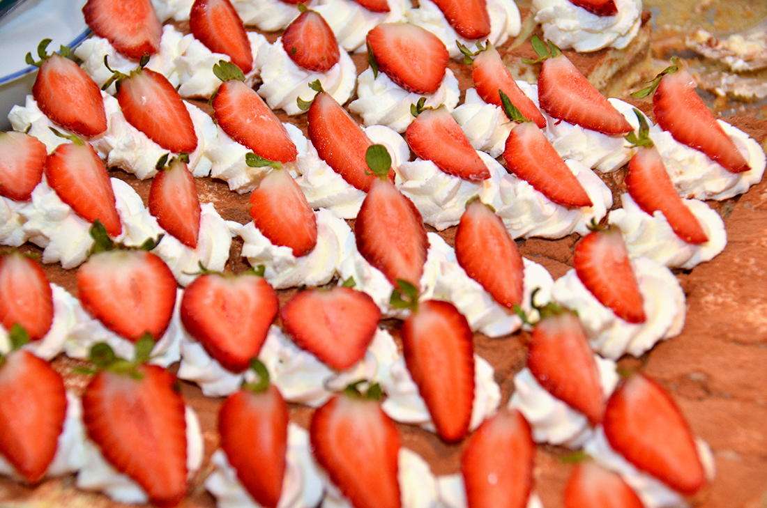 Tiramisu cake by bác Huệ
