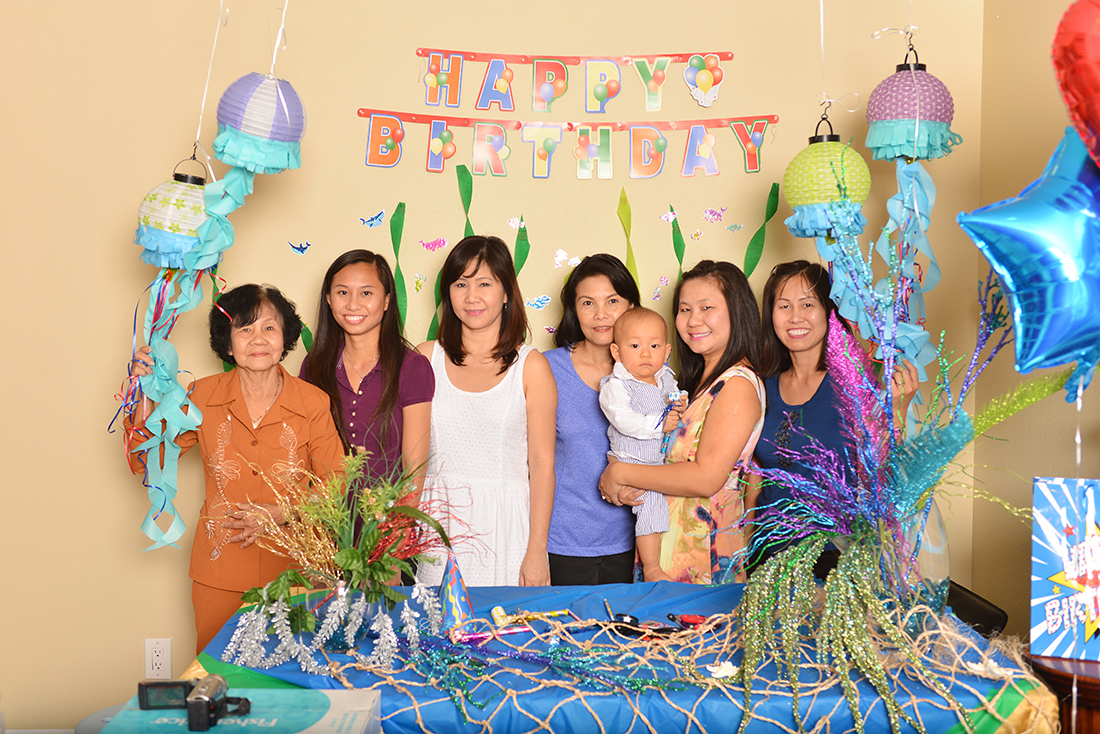 William with grandma, chị Hằng, dì Hương, bà Vân & dì Huyền (from left)
