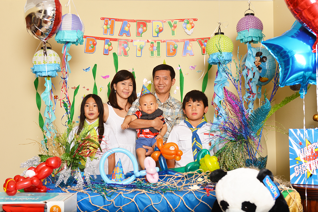 Anh chị Thân Hương family
Anh Thân, Chị Hương, Danny Minh Đăng and Tracy Minh Thư Võ
