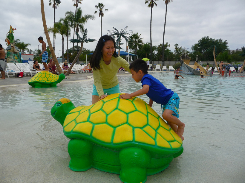 Huyền & Bryan Binh Nguyen
Soak City in Buena Park
Aug 28, 2010
