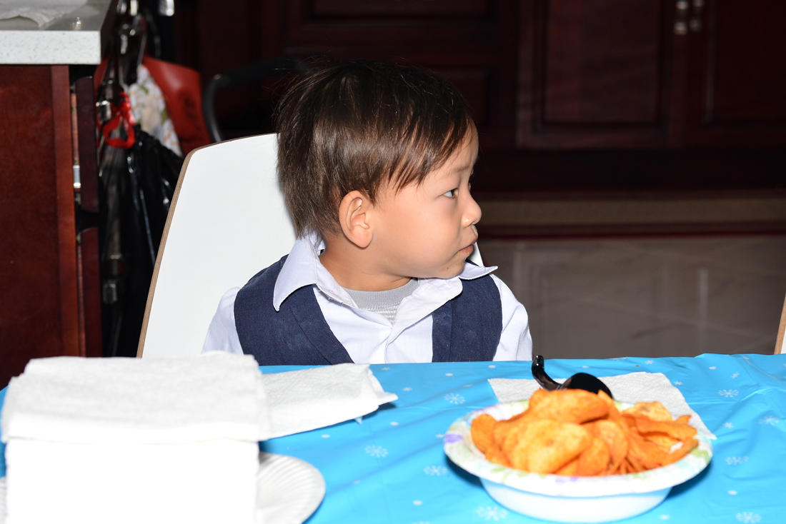 Xmas 2016
William Quy Bui (3 yrs old) watching Booba
