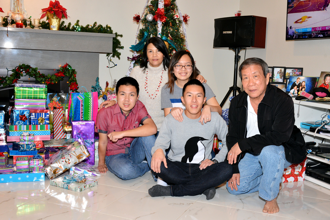 Xmas 2016
Aunt Van, uncle Ninh, Ringo & Quyen, Oscar
