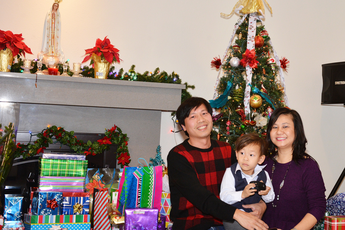 Xmas 2016
William Quy Bui (3 yrs old) with Mom, Dad
