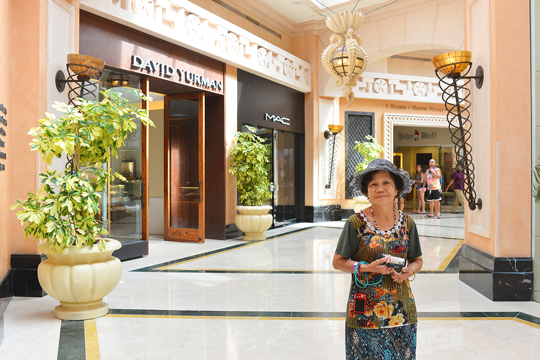 Shops near the lobby
