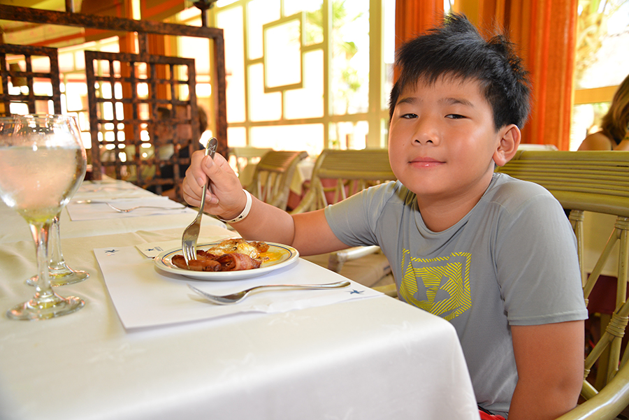 Danny had bacon and scrambled egg for breakfast.
