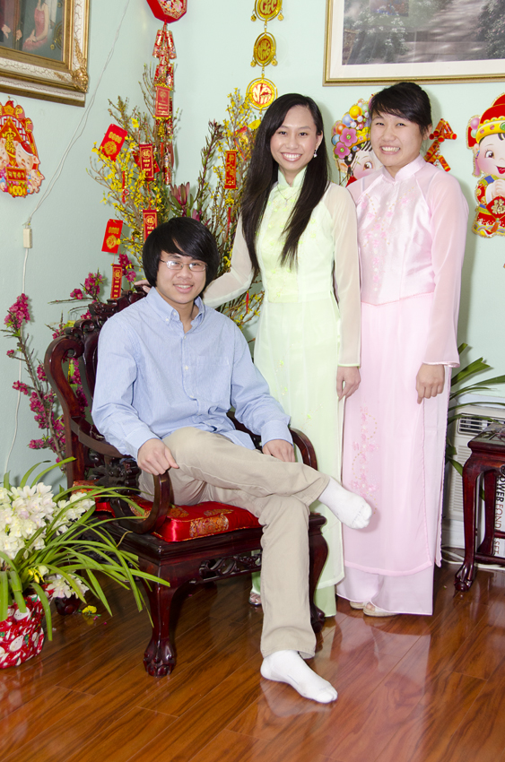 Peter and his sisters Hằng & Kimberly
