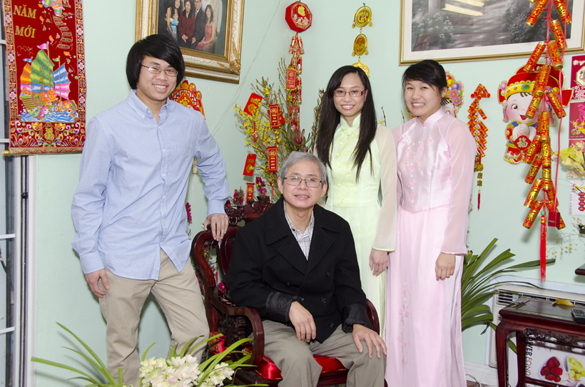 Vinh and his children: Hằng, Peter & Kimberly
