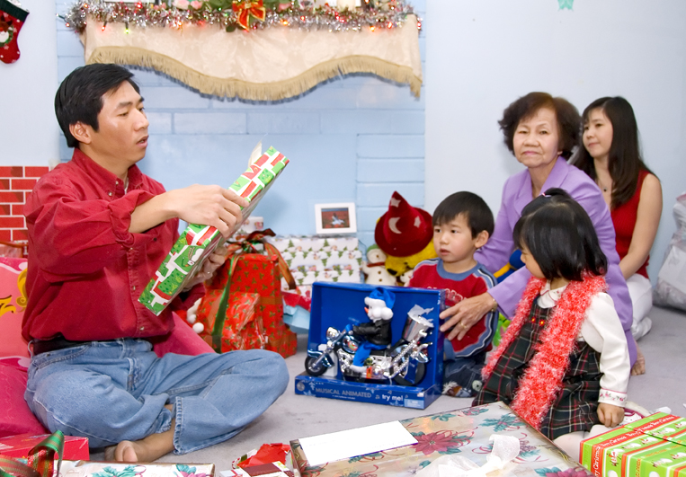 Grandma Tuyết and the kids
