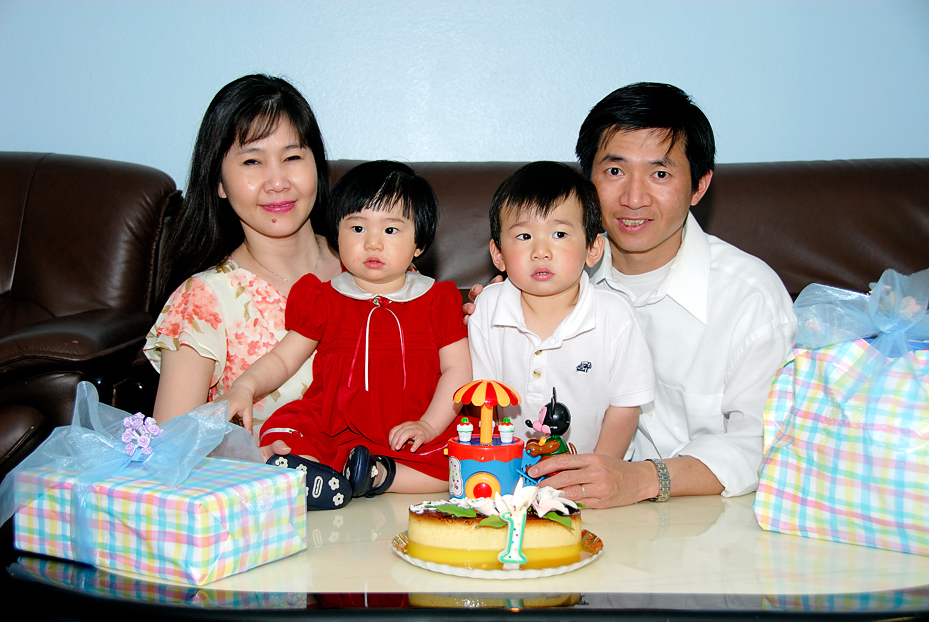 Mom Julie, Dad Thân, Danny & Tracy Võ
