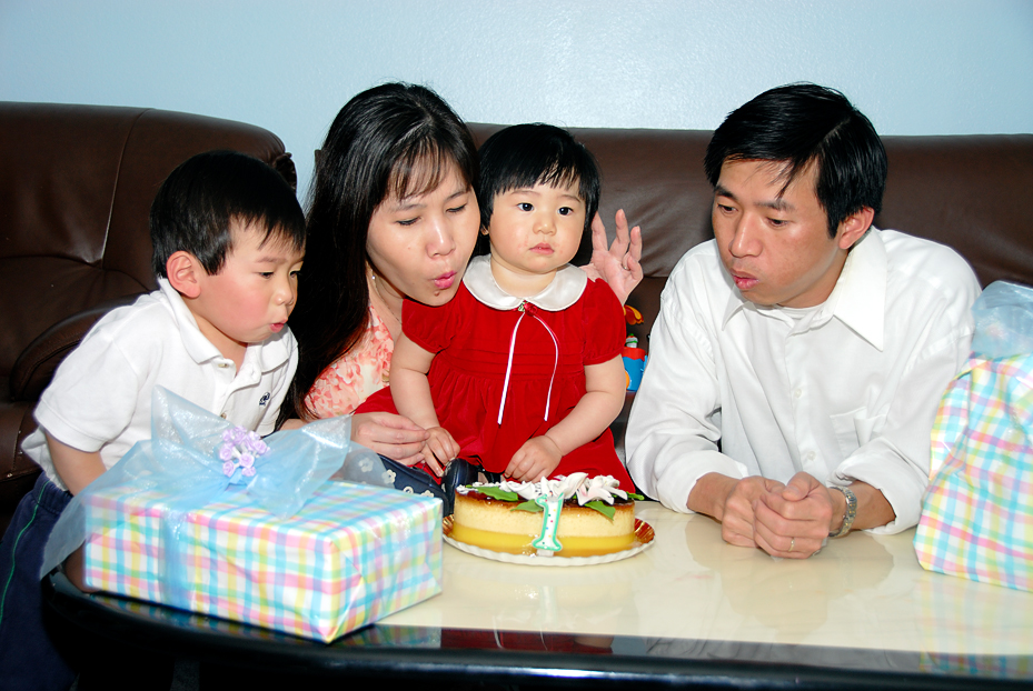 Mom Julie, Dad Thân, Danny & Tracy Võ
