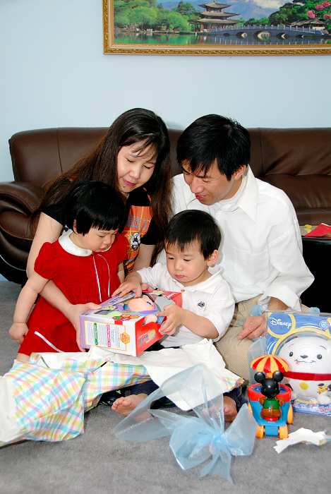 Mom Julie, Dad Thân, Danny & Tracy Võ
