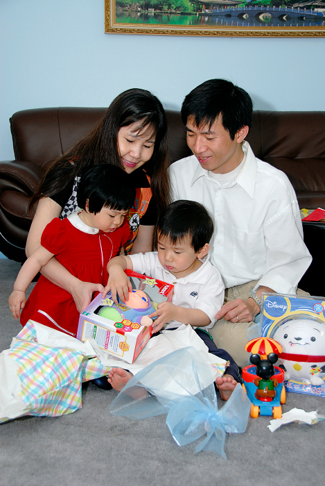 Mom Julie, Dad Thân, Danny & Tracy Võ
