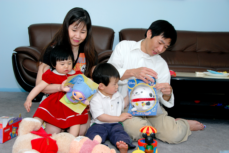 Mom Julie, Dad Thân, Danny & Tracy Võ
