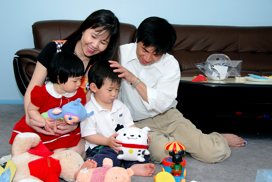 Mom Julie, Dad Thân, Danny & Tracy Võ
