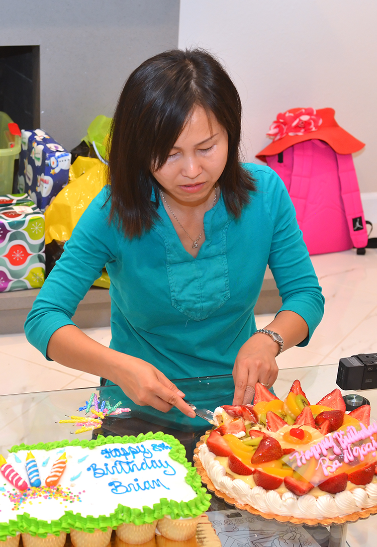 Mom Eliza cutting the cakes
