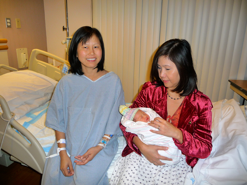 Vy with Mom and aunt Hương
